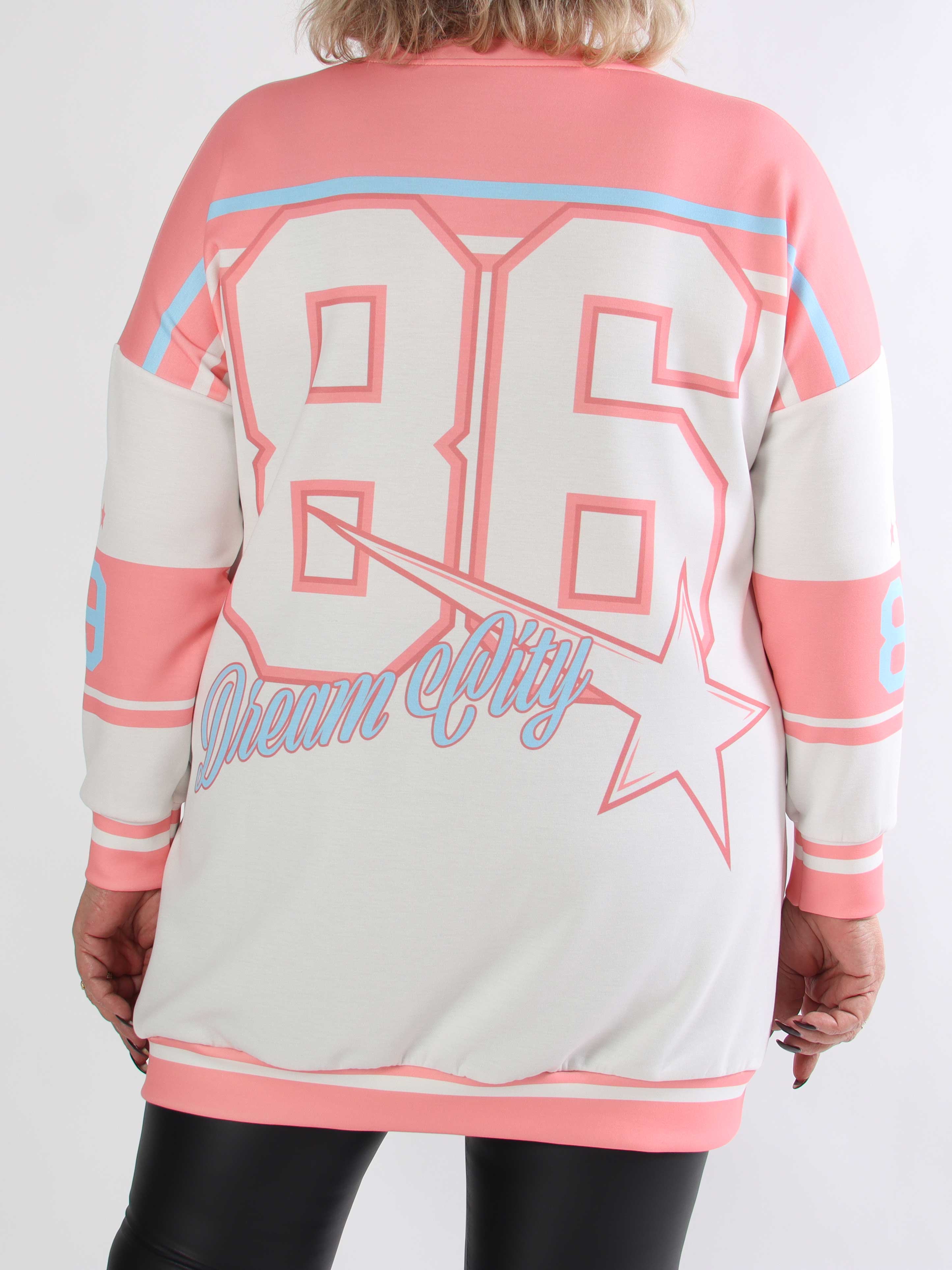 Rosaria - Plus size joggingkjole med New York stående på brystet